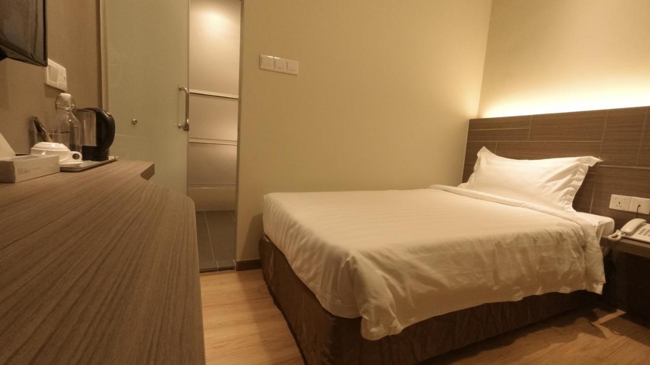ยู ดีไซน์ โฮเต็ล กัวลาลิปิส Hotel ภายนอก รูปภาพ