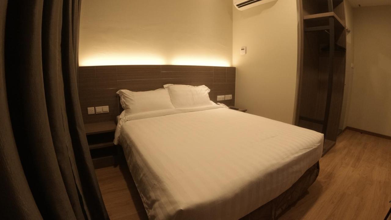 ยู ดีไซน์ โฮเต็ล กัวลาลิปิส Hotel ภายนอก รูปภาพ