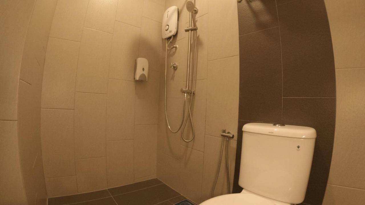 ยู ดีไซน์ โฮเต็ล กัวลาลิปิส Hotel ภายนอก รูปภาพ