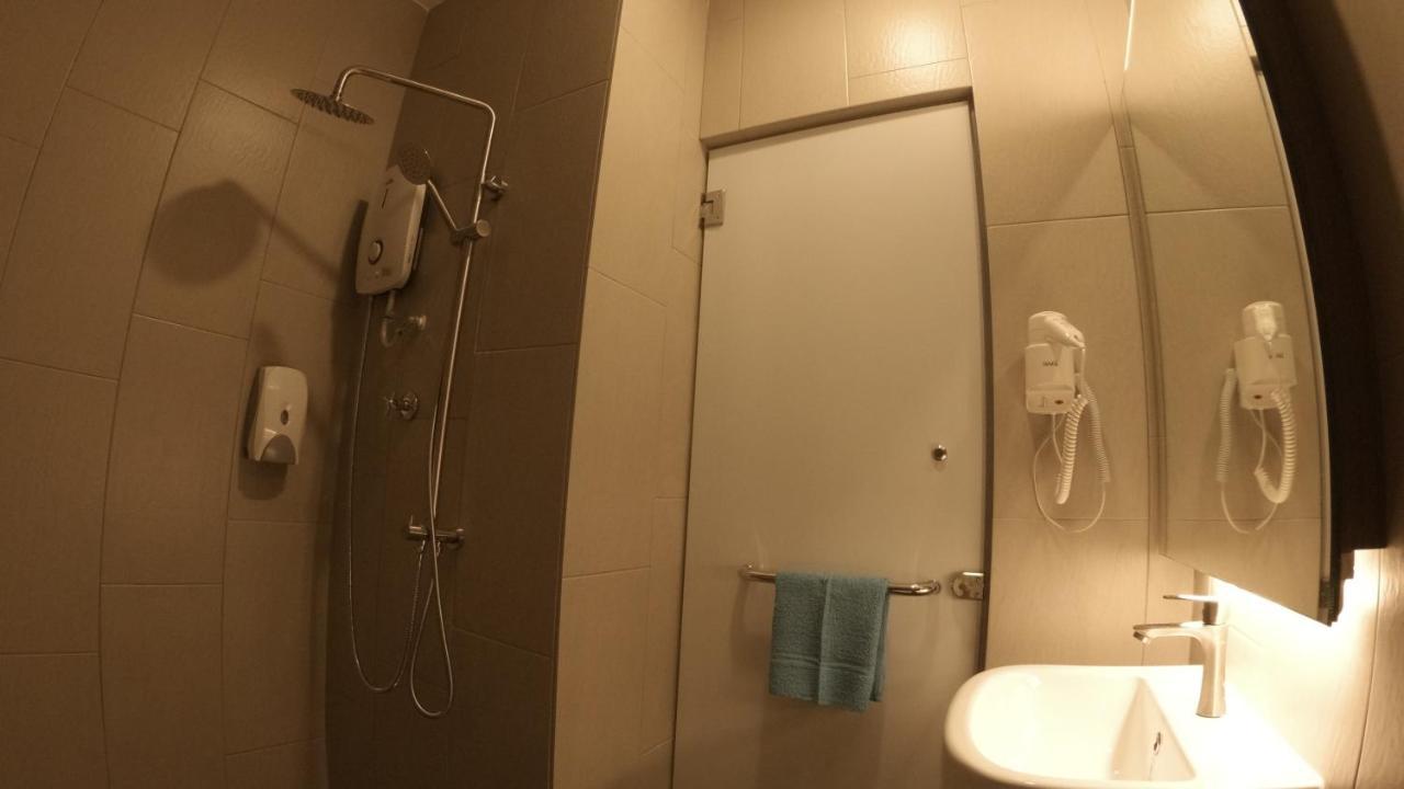 ยู ดีไซน์ โฮเต็ล กัวลาลิปิส Hotel ภายนอก รูปภาพ