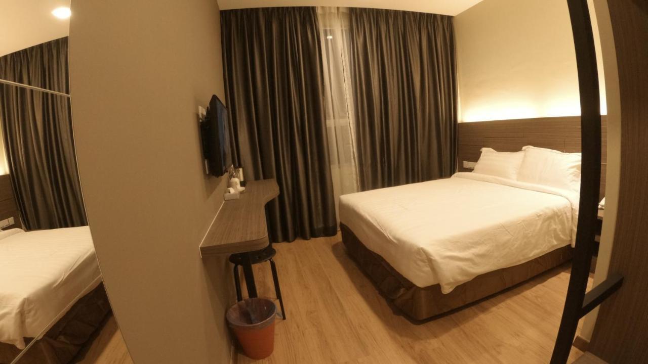 ยู ดีไซน์ โฮเต็ล กัวลาลิปิส Hotel ภายนอก รูปภาพ