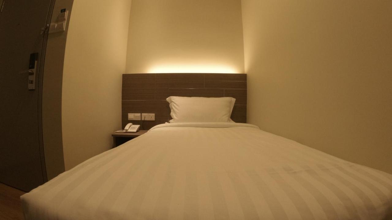 ยู ดีไซน์ โฮเต็ล กัวลาลิปิส Hotel ภายนอก รูปภาพ